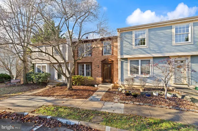 $565,000 | 1616 Barnstead Drive, Reston, VA 20194