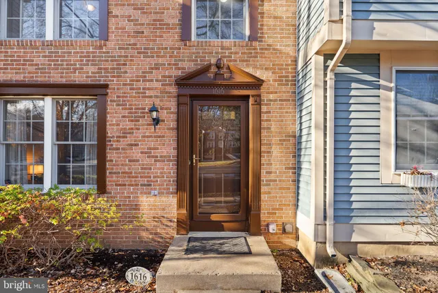 $565,000 | 1616 Barnstead Drive, Reston, VA 20194