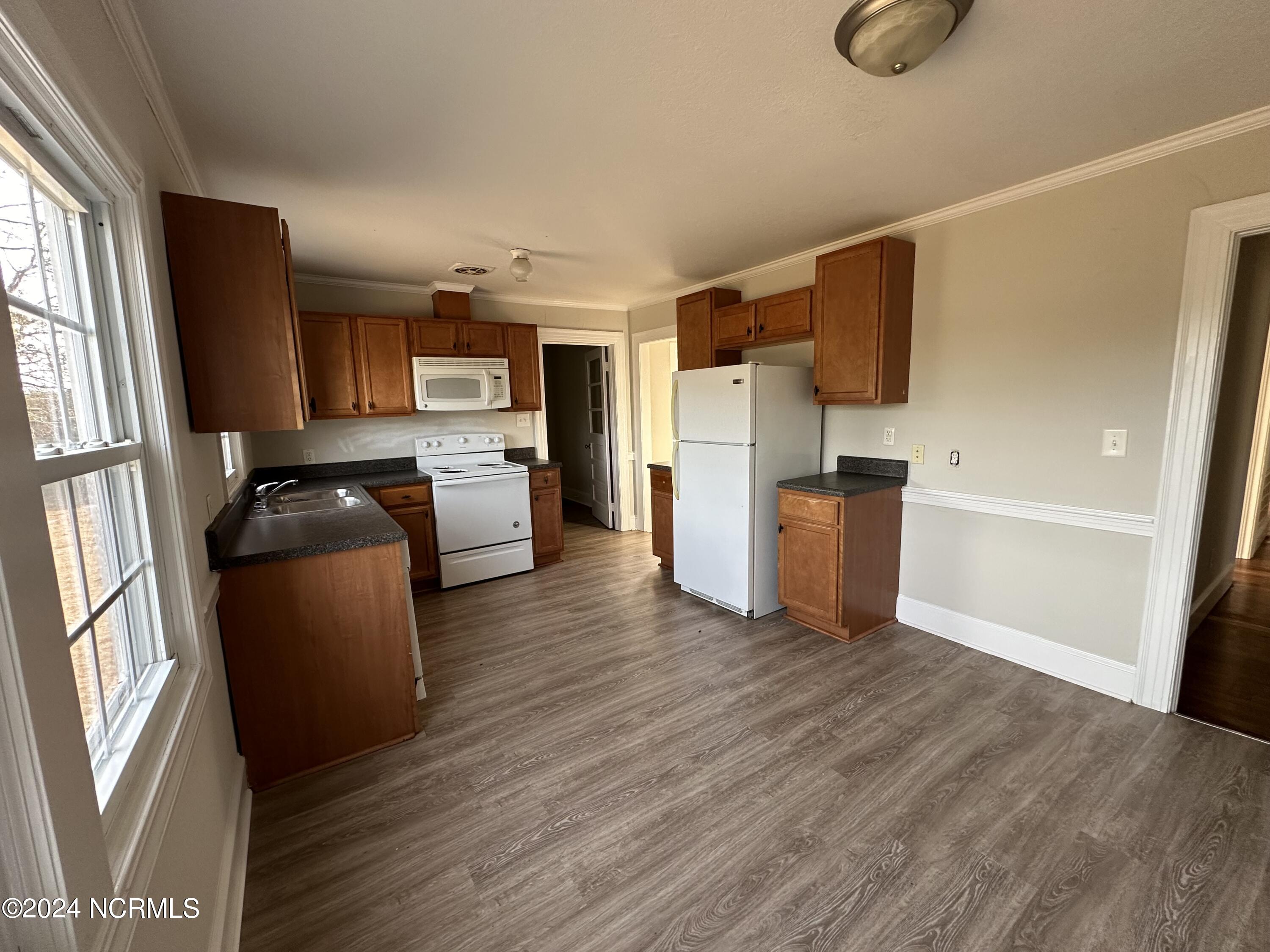 2101 Pendleton Street Greenville, NC 27834 - Photo 7 of 12 8
