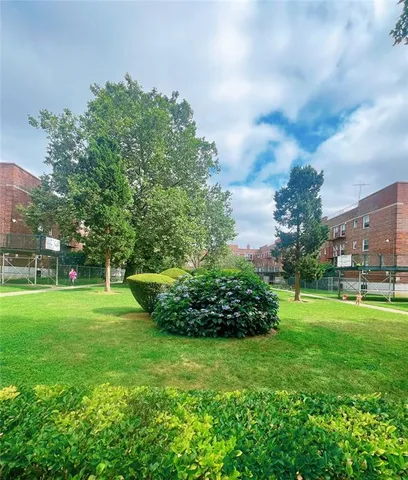 $288,000 | 138-25 68th Drive, Unit 1A | Kew Gardens Hills