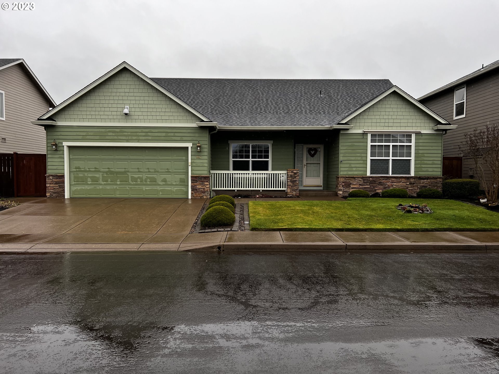 947 67th Place Springfield, OR 97478 - Photo 1 of 32 a front view of a house with a yard and garage