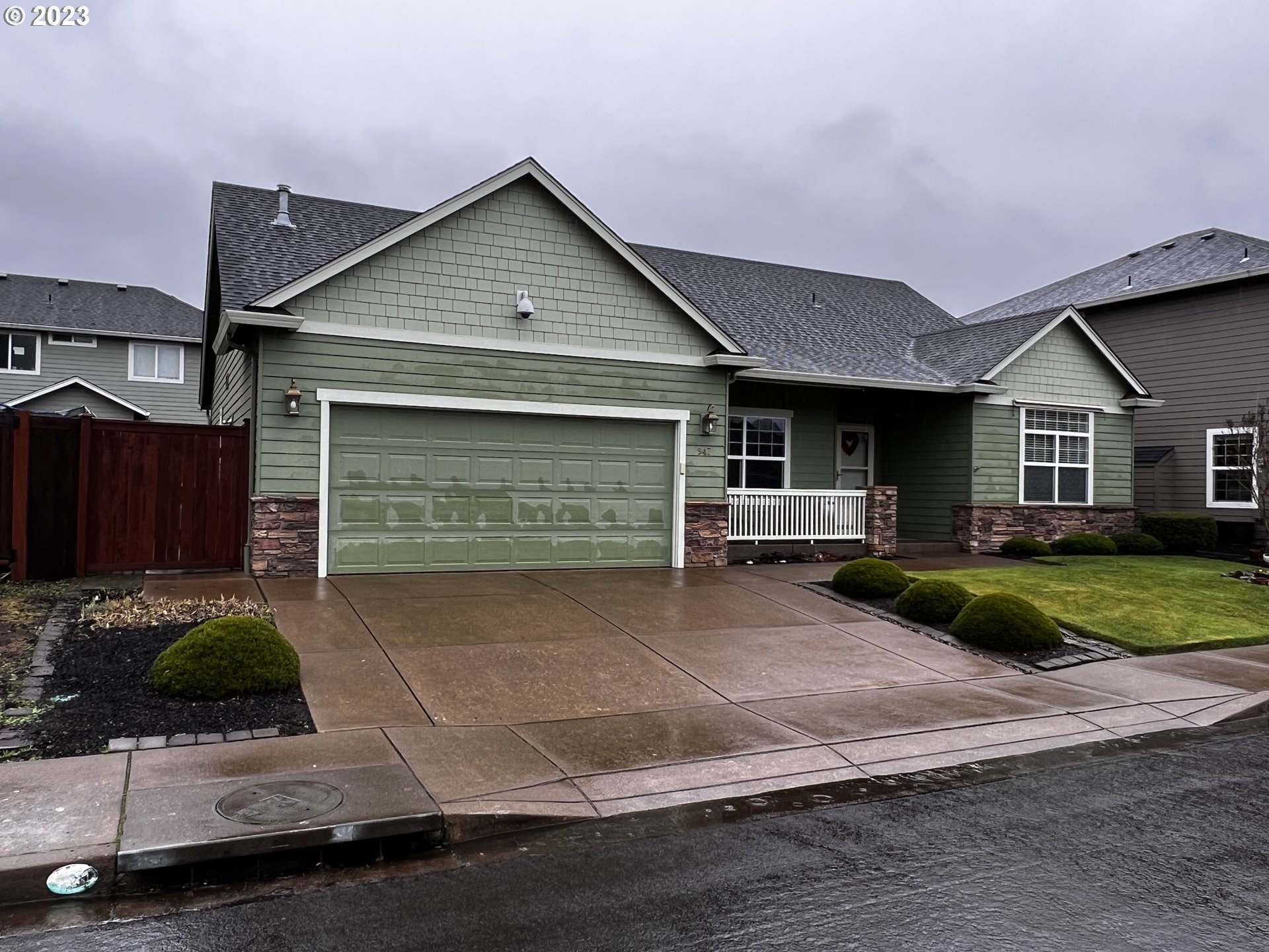 947 67th Place Springfield, OR 97478 - Photo 2 of 32 a front view of a house with a yard and garage