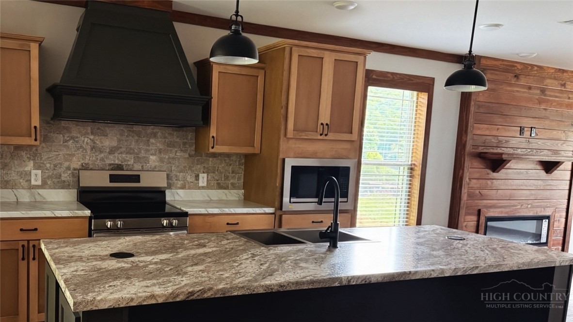823 Flat Rock Road Crumpler, NC 28617 - Photo 10 of 23 Gallery Image 10
