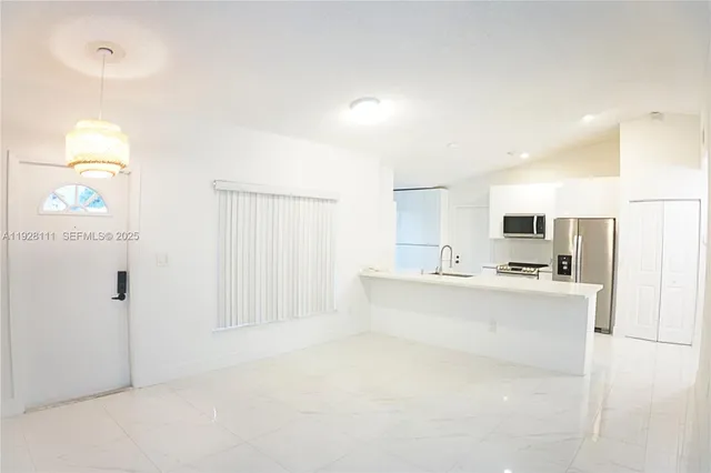 $3,999 | 5141 Northwest 101st Place, Doral, FL 33178