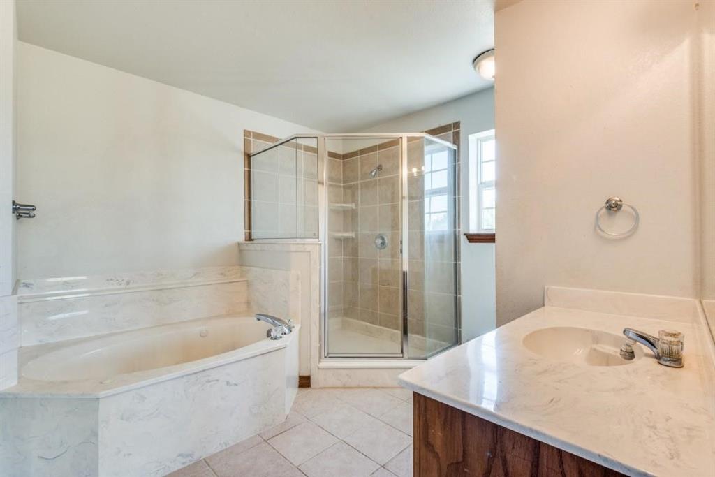 2072 Marshall Road Waxahachie, TX 75167 - Photo 6 of 14 a bathroom with a bathtub and a sink