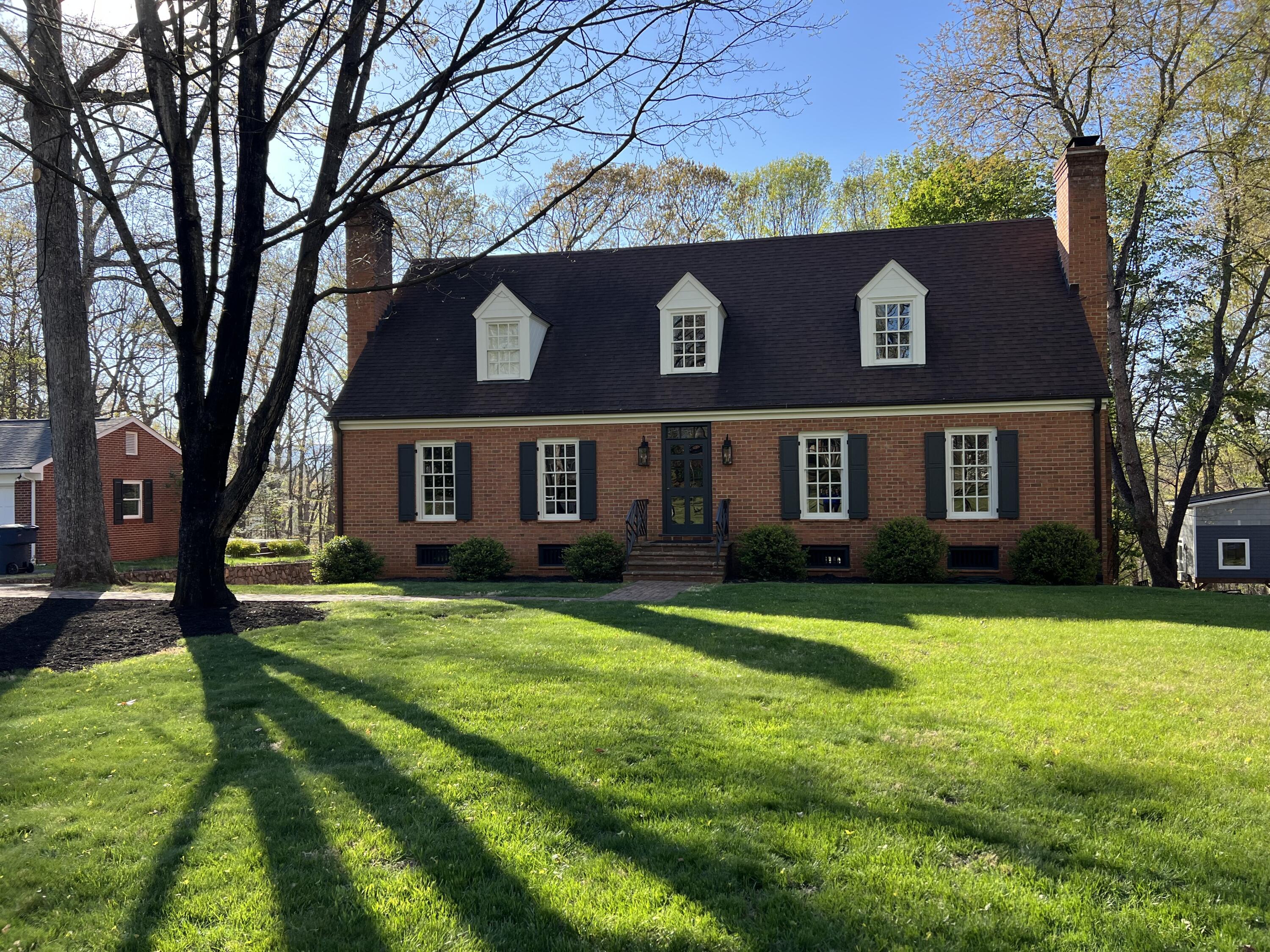 Front 3925 Winding Way Rd
