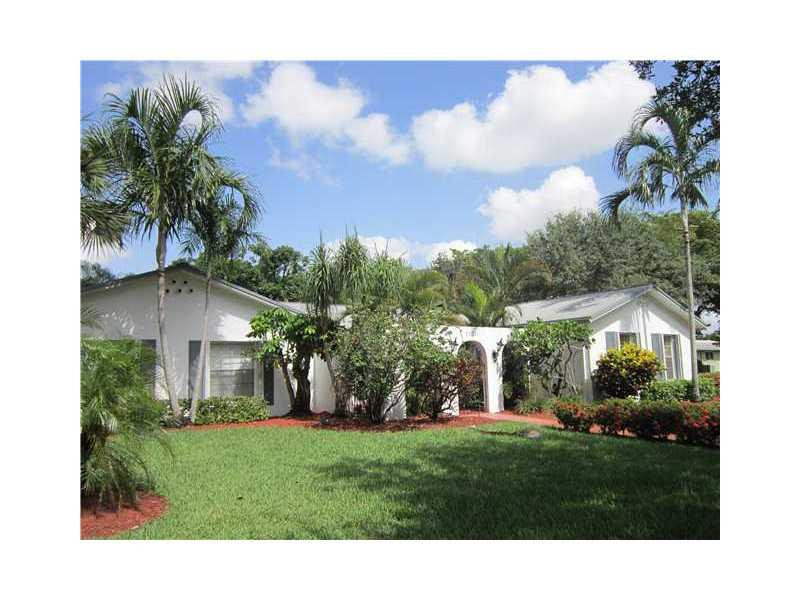 1101 Southwest 70th Terrace Plantation, FL 33317 - Photo 1 of 9 Exterior Front