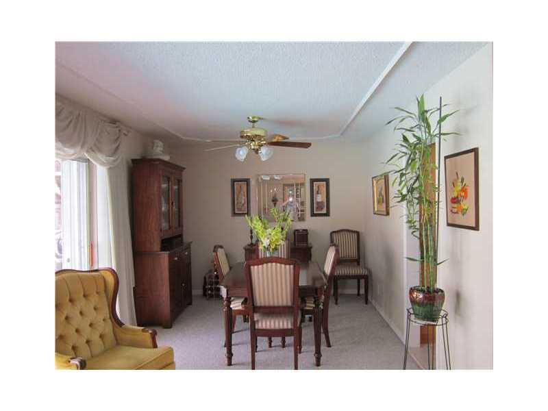 1101 Southwest 70th Terrace Plantation, FL 33317 - Photo 6 of 9 Dining Room