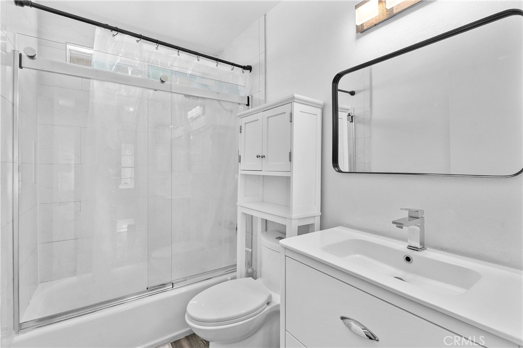 1408 Everton Place Riverside, CA 92507 - Photo 22 of 45 Upstairs bathroom