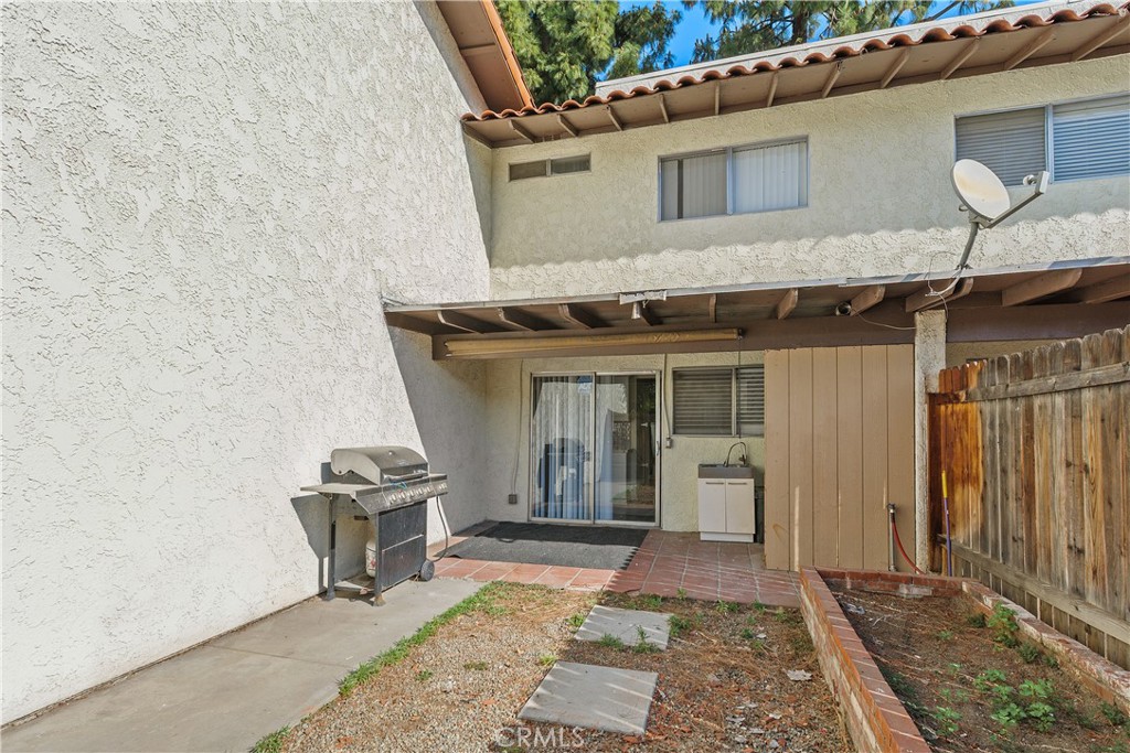 1408 Everton Place Riverside, CA 92507 - Photo 37 of 45 View from gate