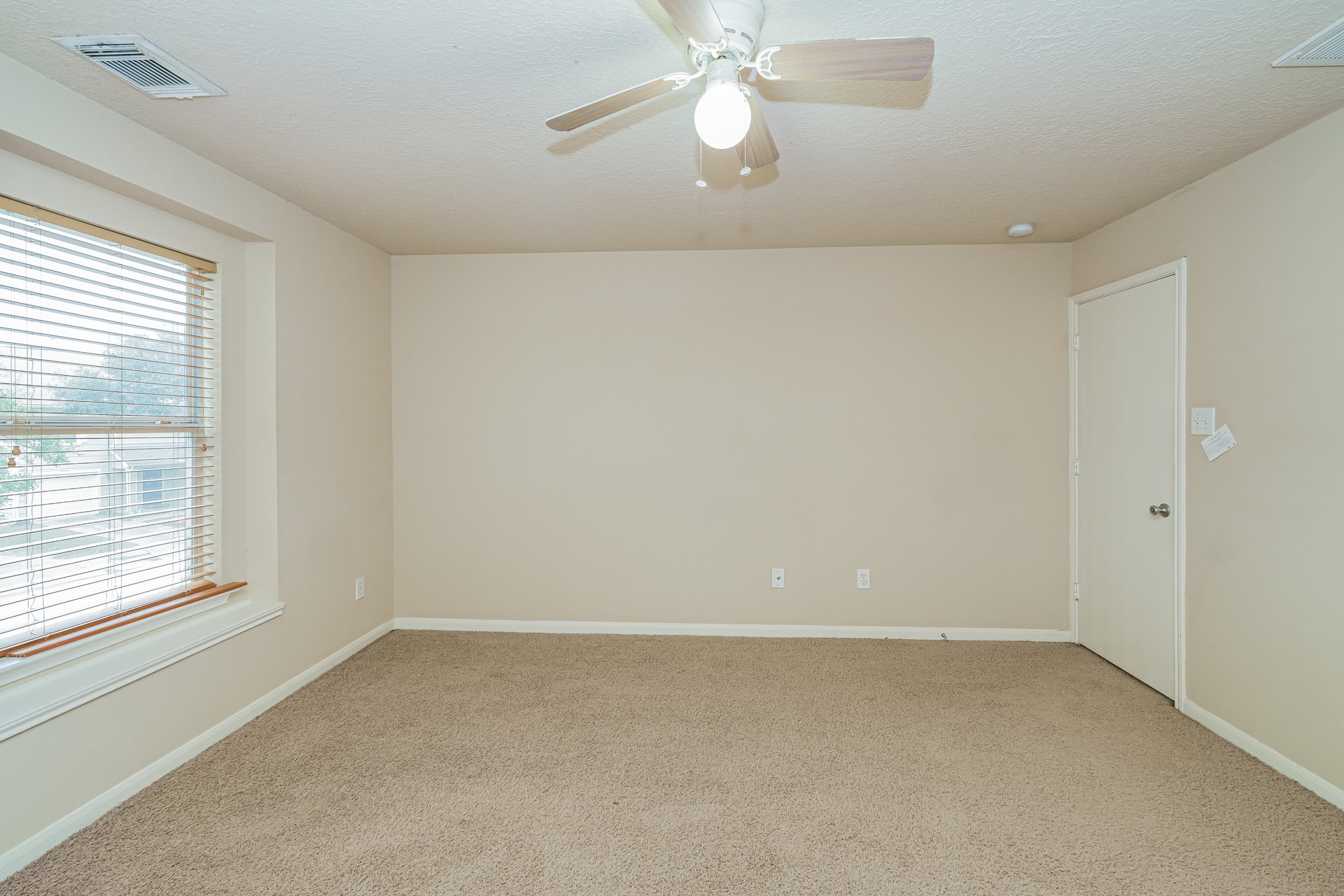 29310 Hickory Terrace Drive Spring, TX 77386 - Photo 13 of 18 an empty room with a window