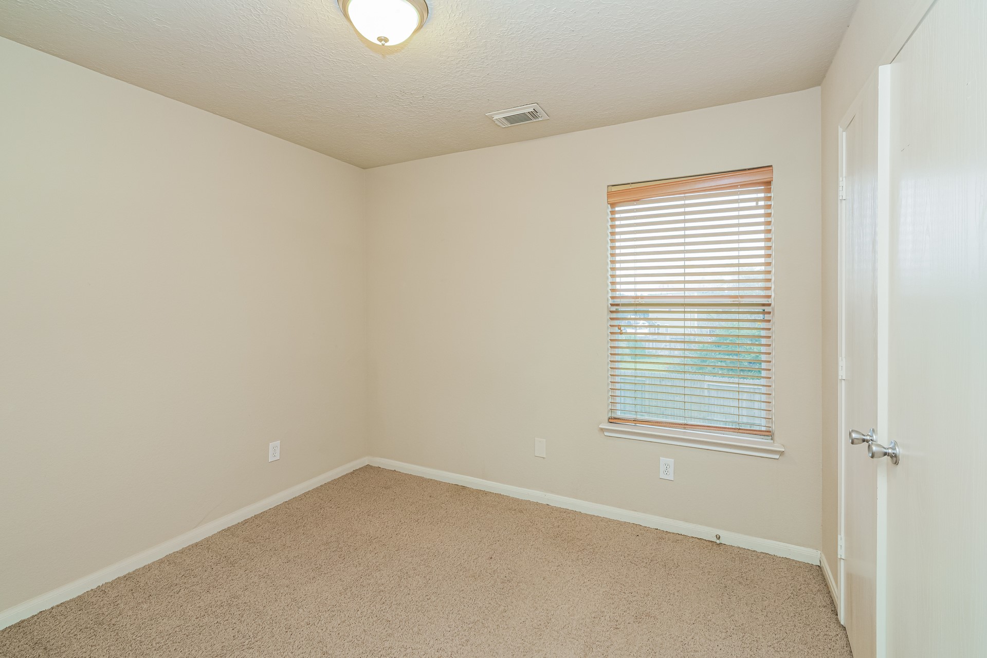 29310 Hickory Terrace Drive Spring, TX 77386 - Photo 14 of 18 an empty room with a window
