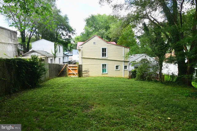a house view with a outdoor space