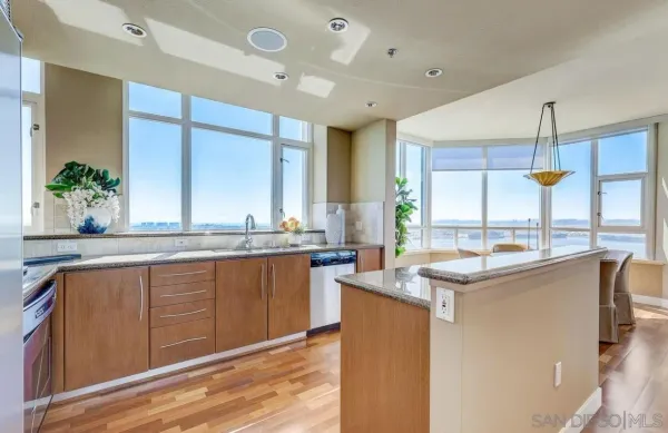$9,495 | 700 West Harbor Drive, Unit 2902, San Diego, CA 92101