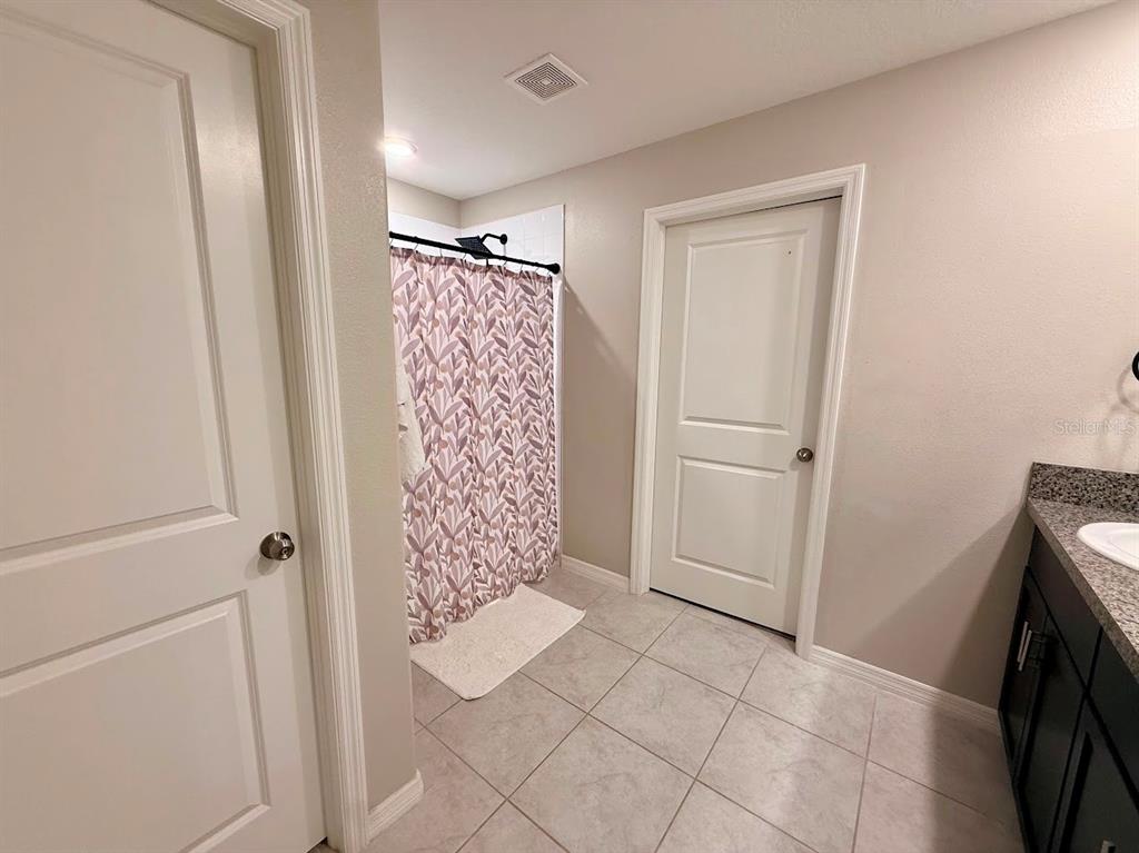9712 Lemon Drop Loop Ruskin, FL 33573 - Photo 18 of 34 Gallery Image 18