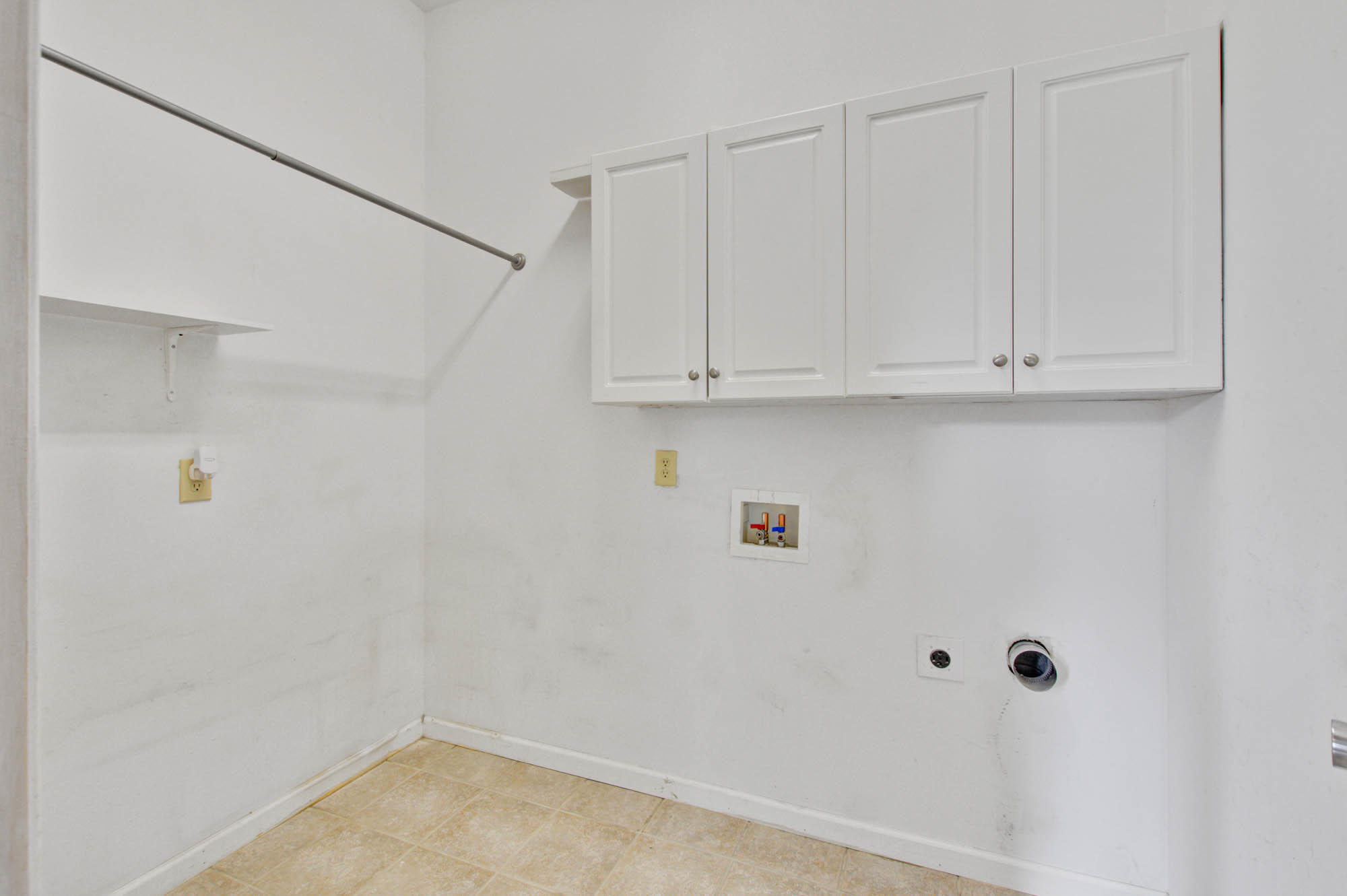 1163 Quick Rabbit Loop Charleston, SC 29414 - Photo 26 of 37 Laundry room
