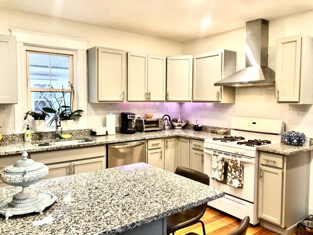 34 Rivulet Street Uxbridge, MA 01569 - Photo 3 of 38 Gallery Image 3