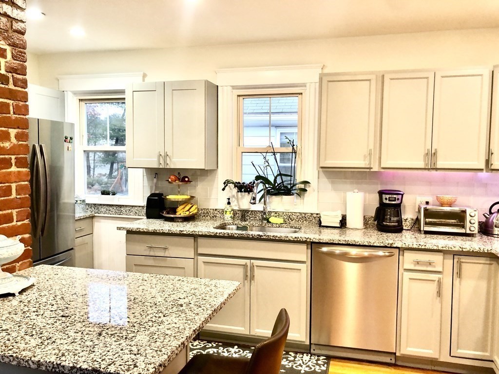 34 Rivulet Street Uxbridge, MA 01569 - Photo 4 of 38 Gallery Image 4