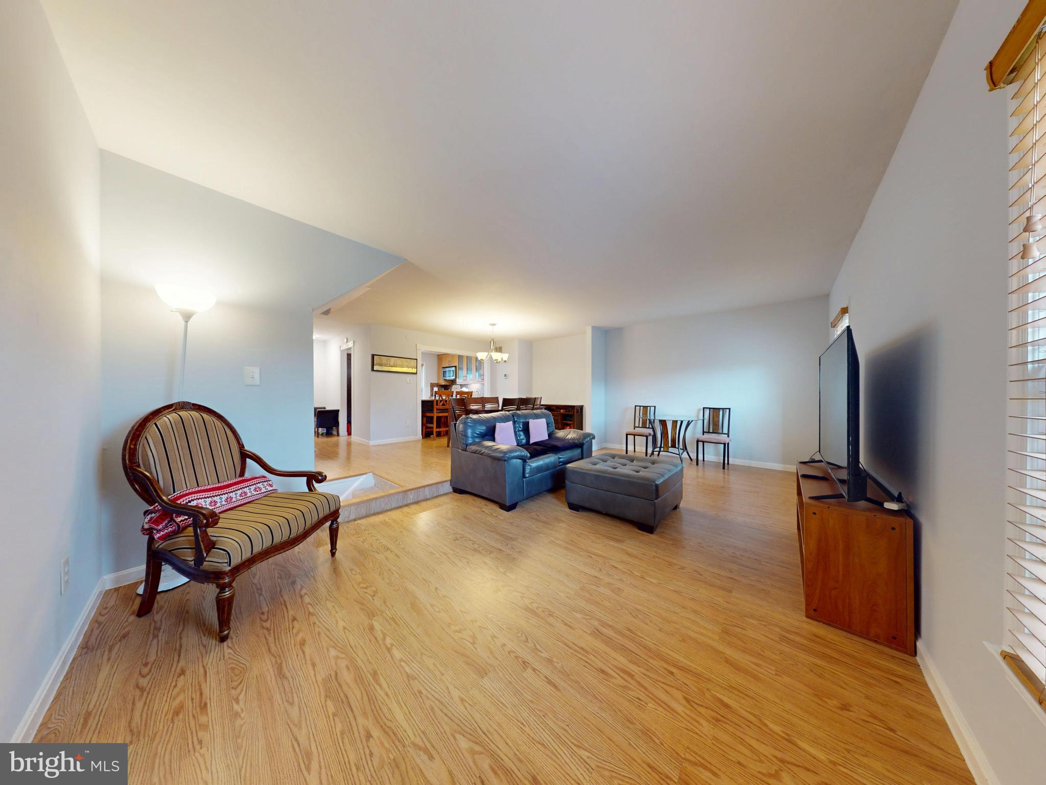7302 Rolling Oak Lane Springfield, VA 22153 - Photo 7 of 34 Primary floor living space