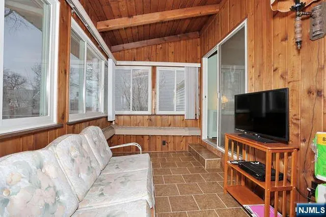 $525,900 | 22-09 Arcadia Road, Fair Lawn, NJ 07410