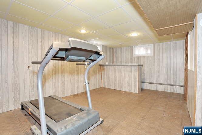 22-09 Arcadia Road Fair Lawn, NJ 07410 - Photo 19 of 28