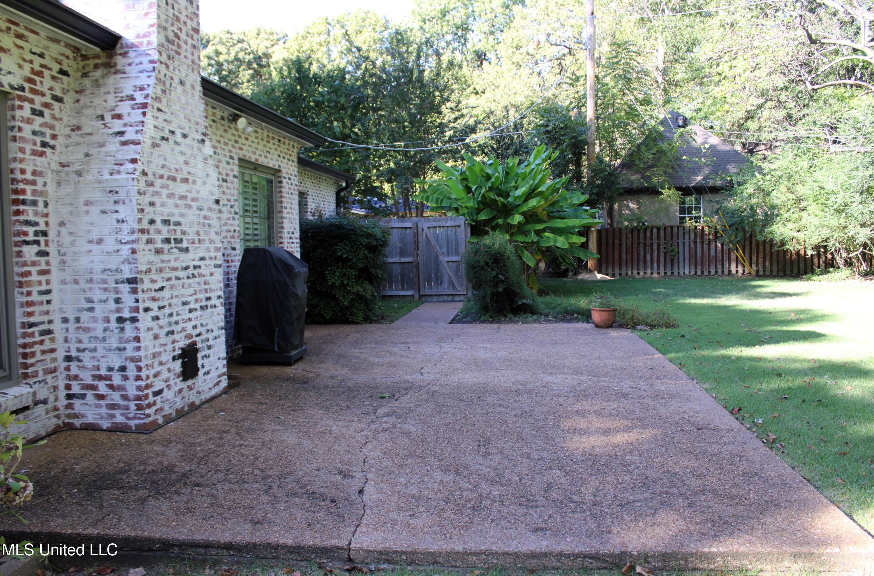 6476 Dresden Street Olive Branch, MS 38654 - Photo 26 of 28 Patio