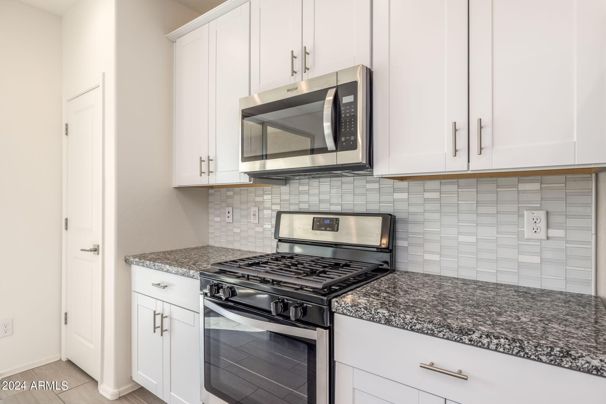 20810 North Gardenia Road Maricopa, AZ 85138 - Photo 14 of 42 Gas range and built-in microwave