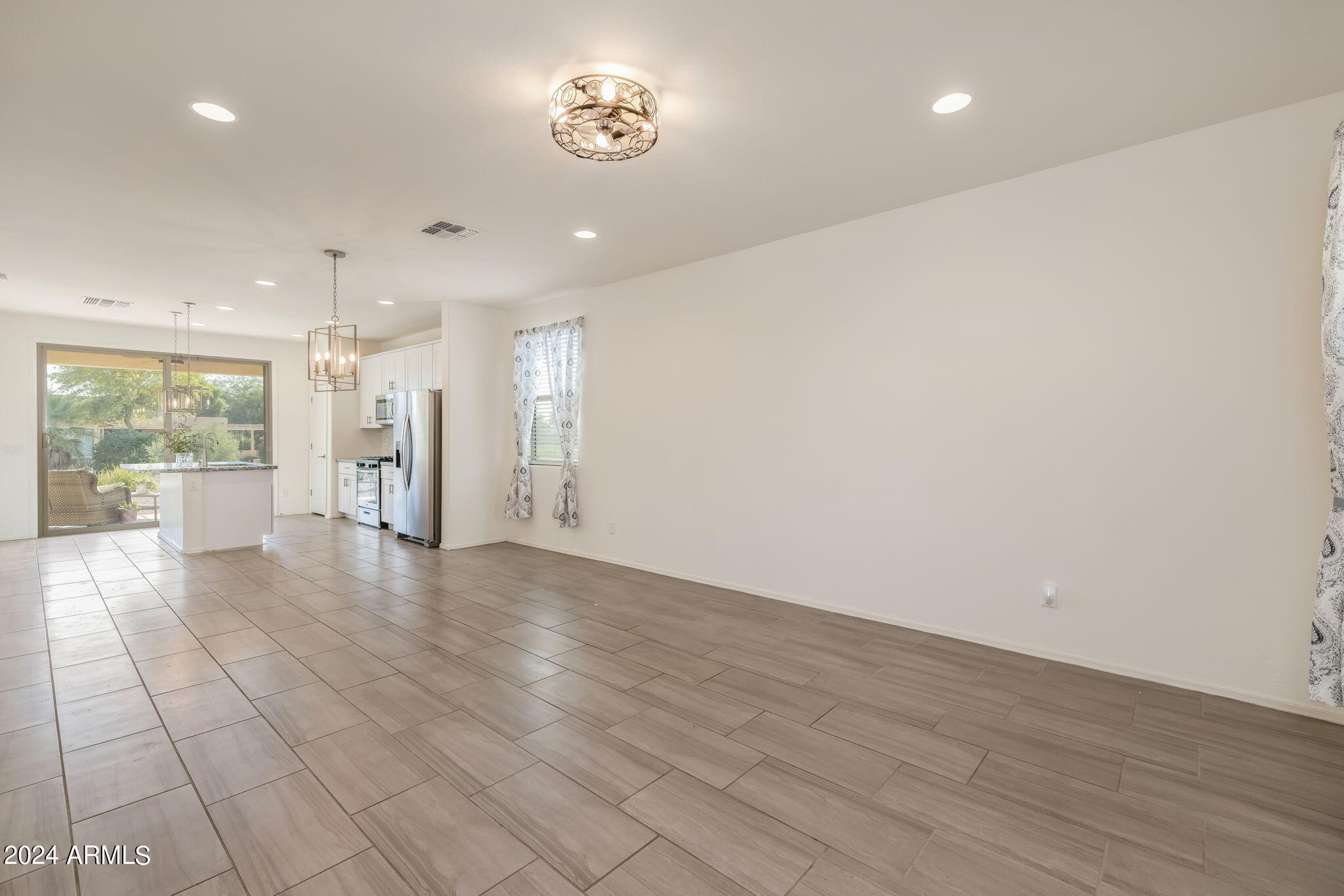 20810 North Gardenia Road Maricopa, AZ 85138 - Photo 8 of 42 All tile Living/Dining Room