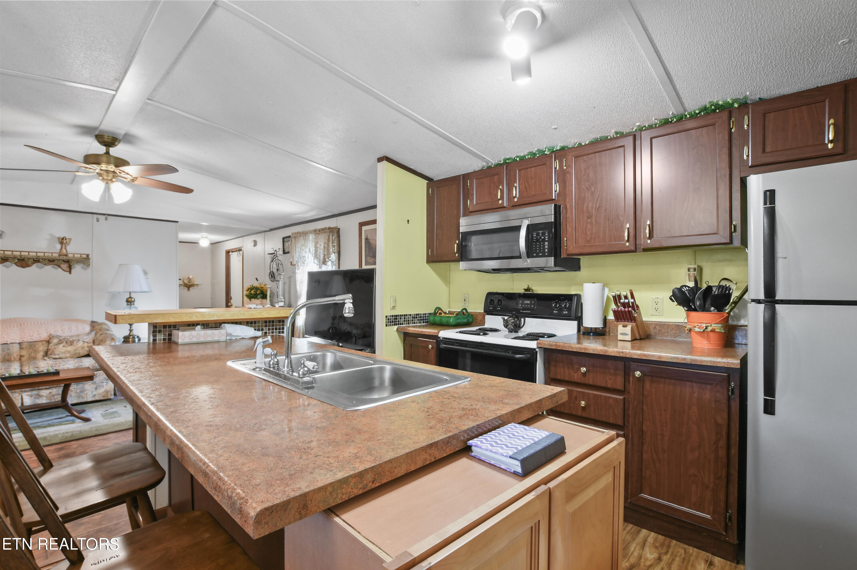 128 Davis Road La Follette, TN 37766 - Photo 27 of 51 Kitchen