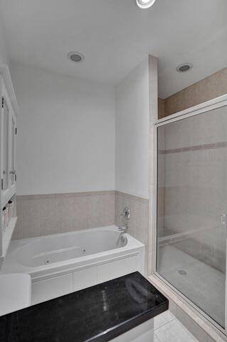 3120 East Latitude Circle, Unit 309 Delray Beach, FL 33483 - Photo 20 of 32 a bathroom with a bathtub