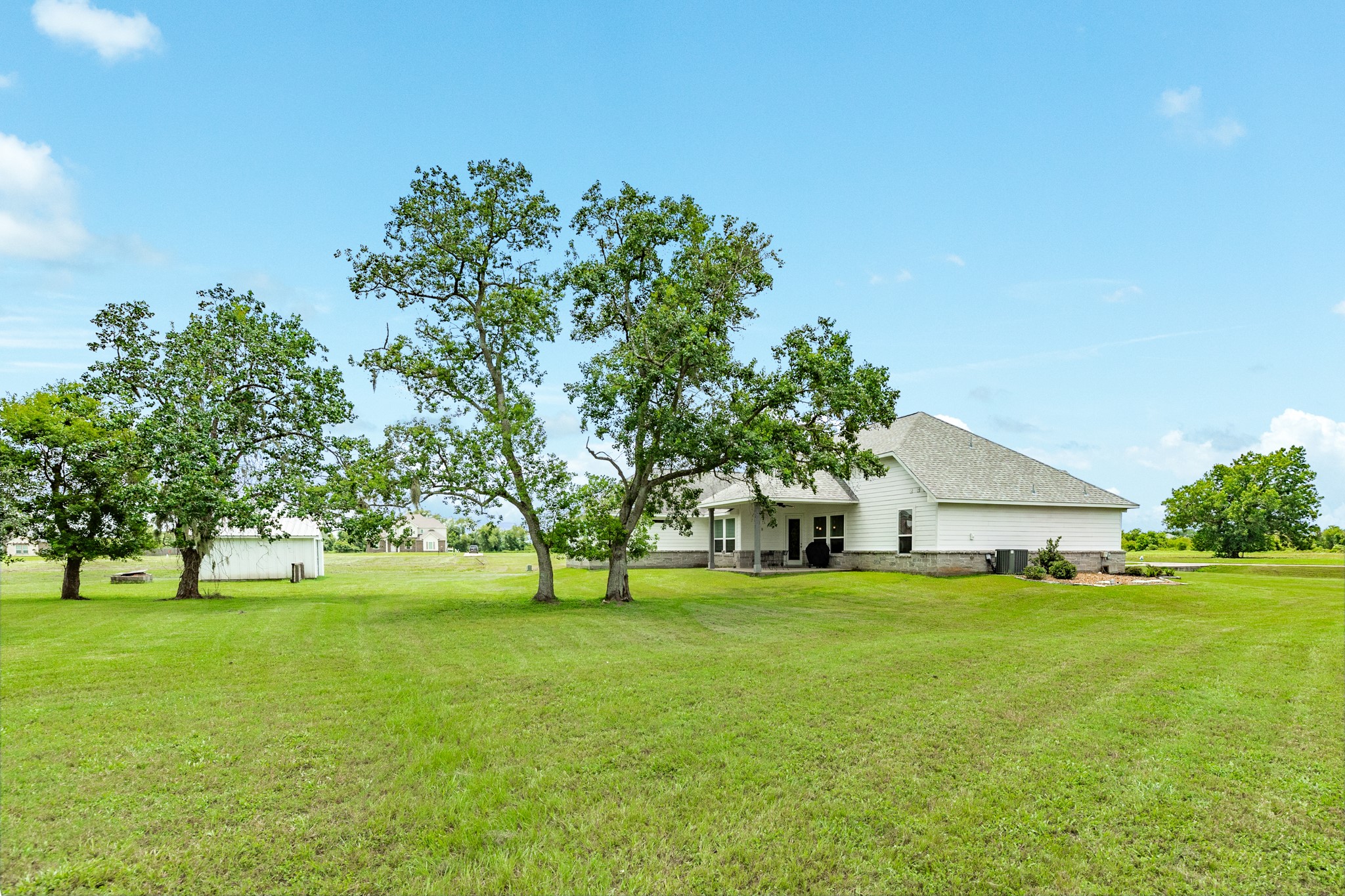 527 Lakeland Circle Rosharon, TX 77583 - Photo 37 of 42 a view of grassy field with grass and trees
