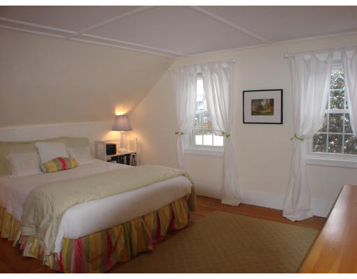 42 Puritan Road Swampscott, MA 01907 - Photo 5 of 9 Gallery Image 5