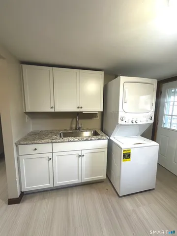 $1,250 | 6 Erin Street, Middletown, CT 06457