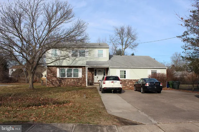 a car parked in front of white house