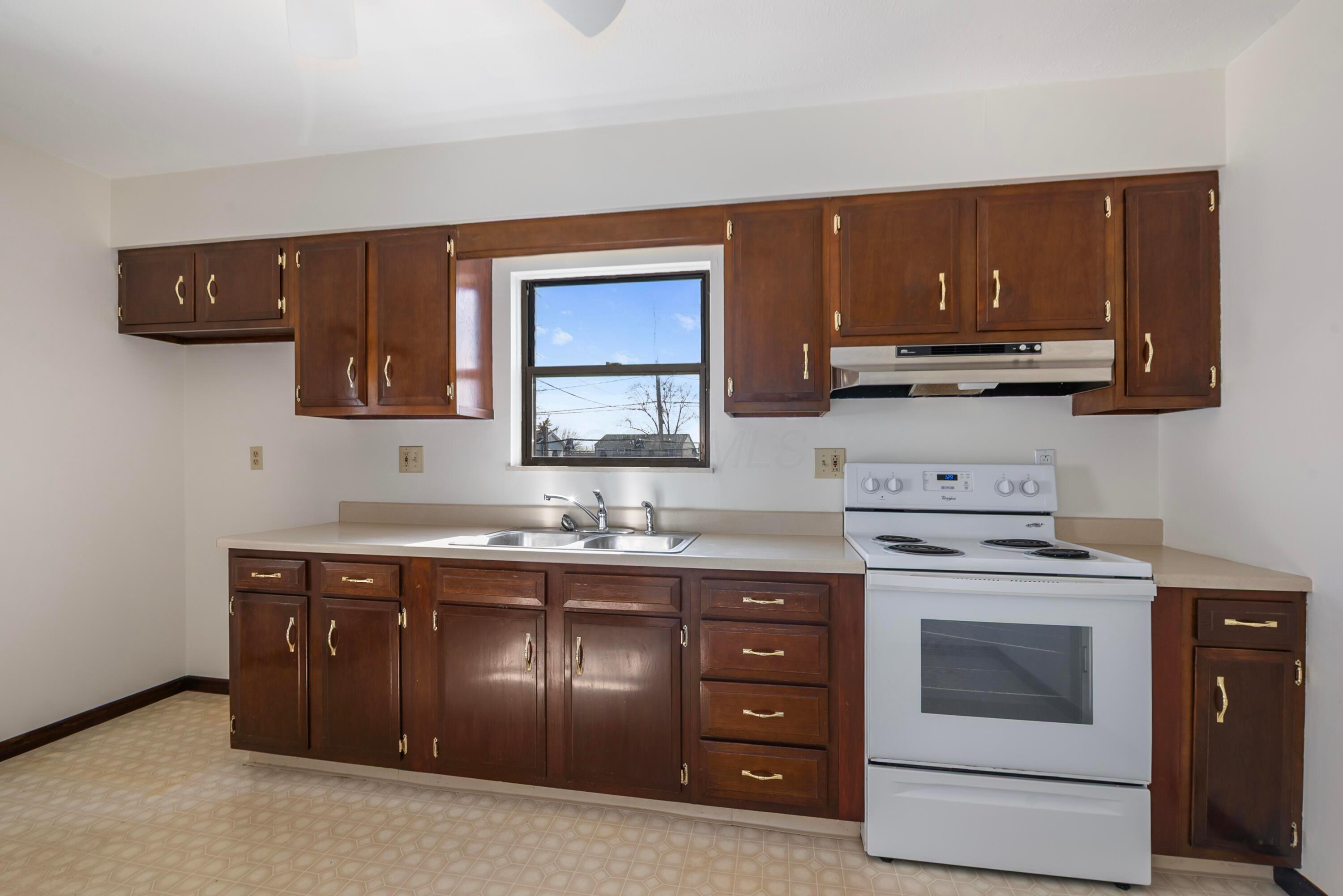 2291 East Howard Road Obetz, OH 43207 - Photo 9 of 43 Kitchen