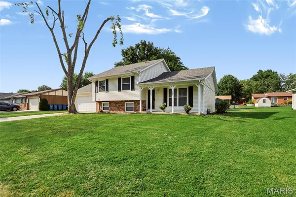 $285,000 | 203 Meadow Drive, Troy, IL 62294