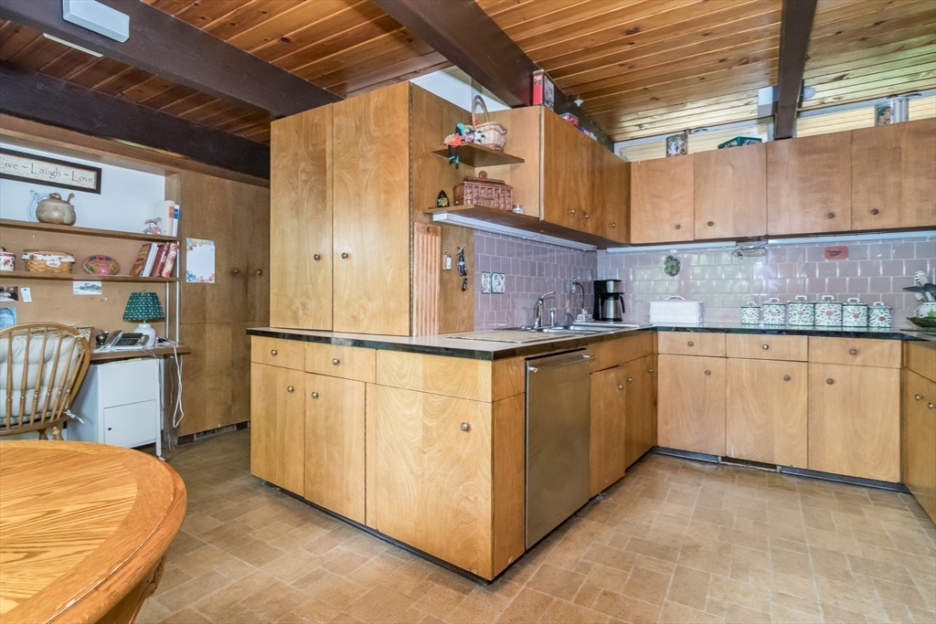 195 Thayer Farm Road Attleboro, MA 02703 - Photo 17 of 26 Gallery Image 17