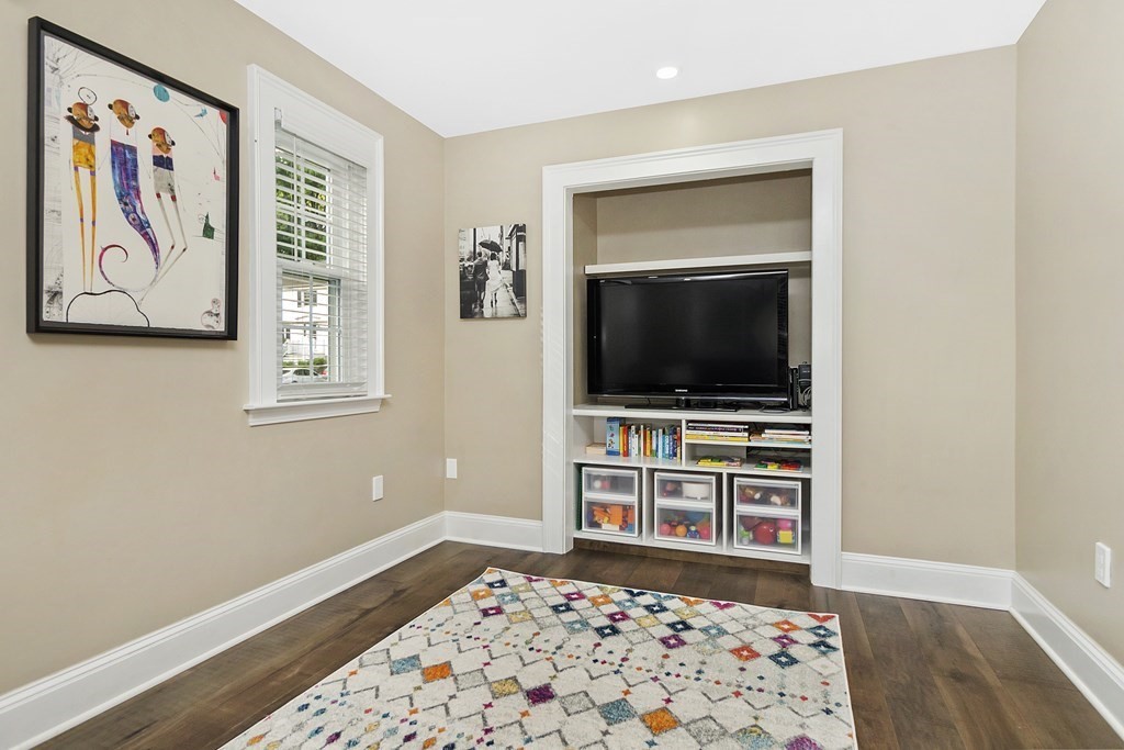 62 Bow Road Newton, MA 02459 - Photo 9 of 18 Gallery Image 9