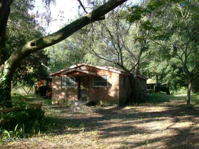 3904 Randall Road Green Cove Springs, FL 32043 - Photo 1 of 2 a view of a yard in front of a house with large tree