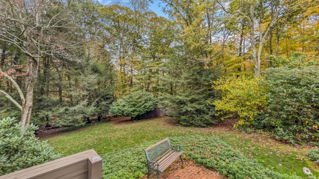 $649,900 | 72 Carriage Drive, Middlebury, CT 06762