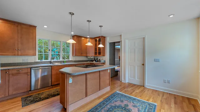 $649,900 | 72 Carriage Drive, Middlebury, CT 06762