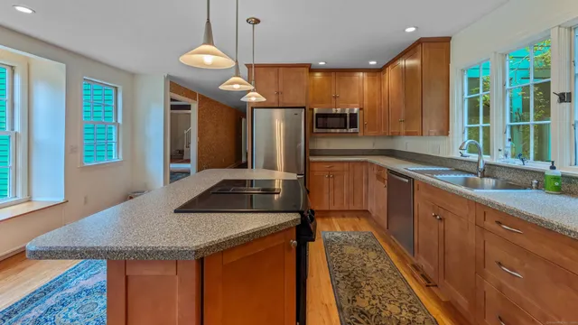 $649,900 | 72 Carriage Drive, Middlebury, CT 06762