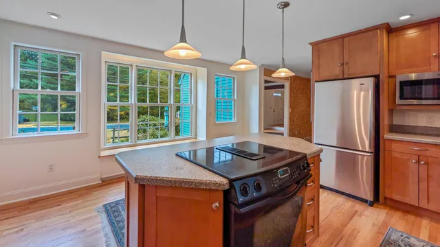 $649,900 | 72 Carriage Drive, Middlebury, CT 06762