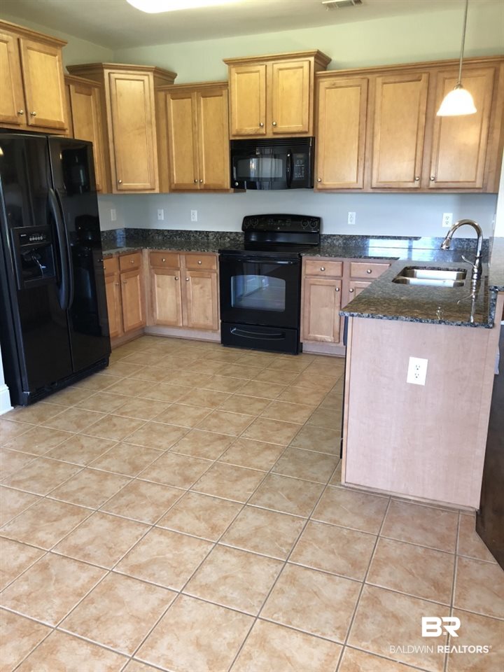 17178 Bankhead Boulevard Fairhope, AL 36532 - Photo 12 of 30 Kitchen