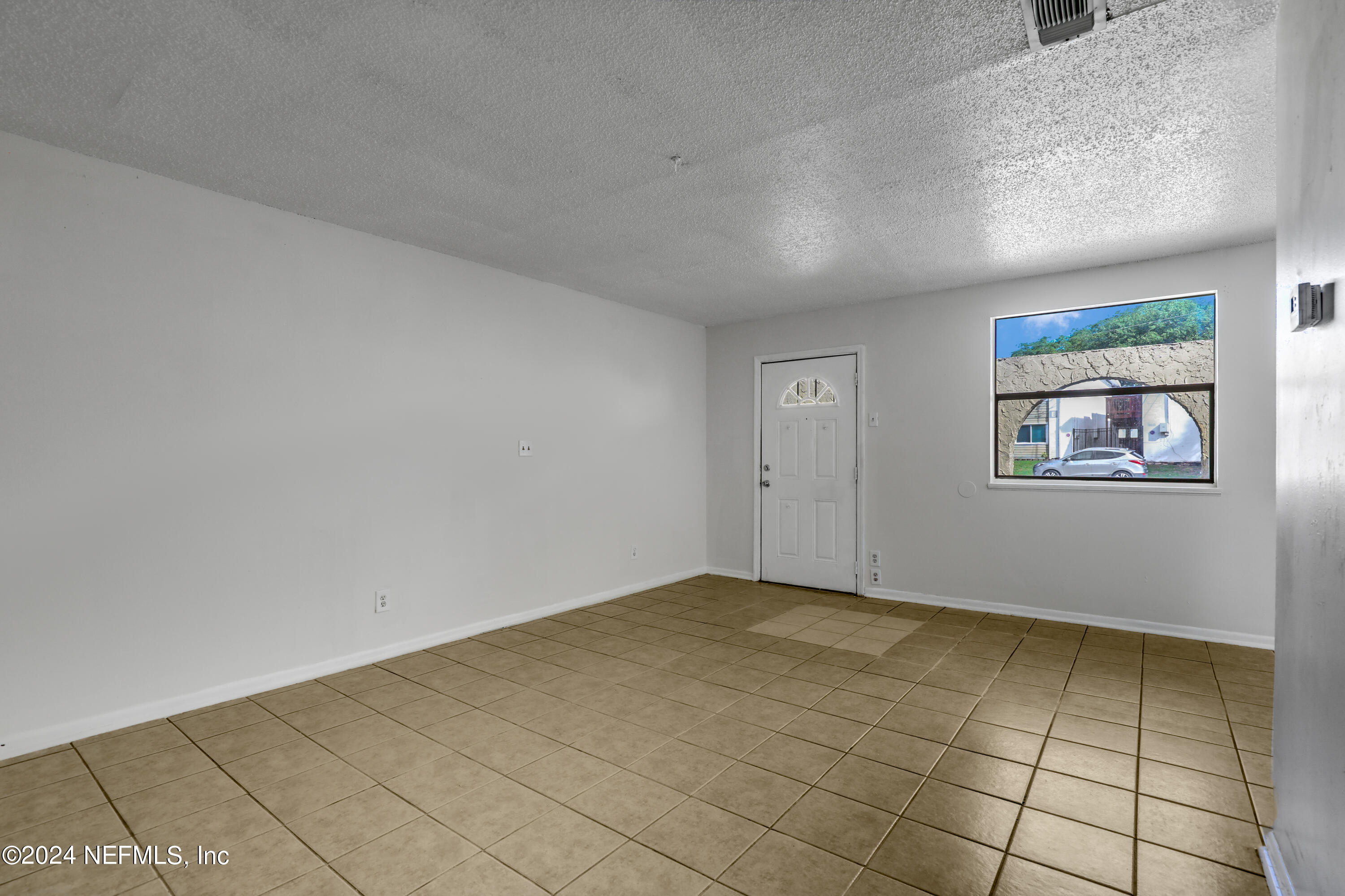 6912 Lillian Road Jacksonville, FL 32211 - Photo 5 of 31 Living Room