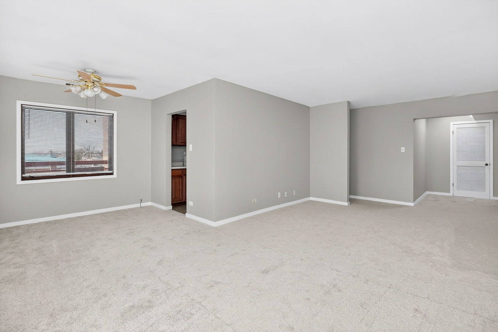 6441 West Pershing Road, Unit 305 Stickney, IL 60402 - Photo 4 of 17