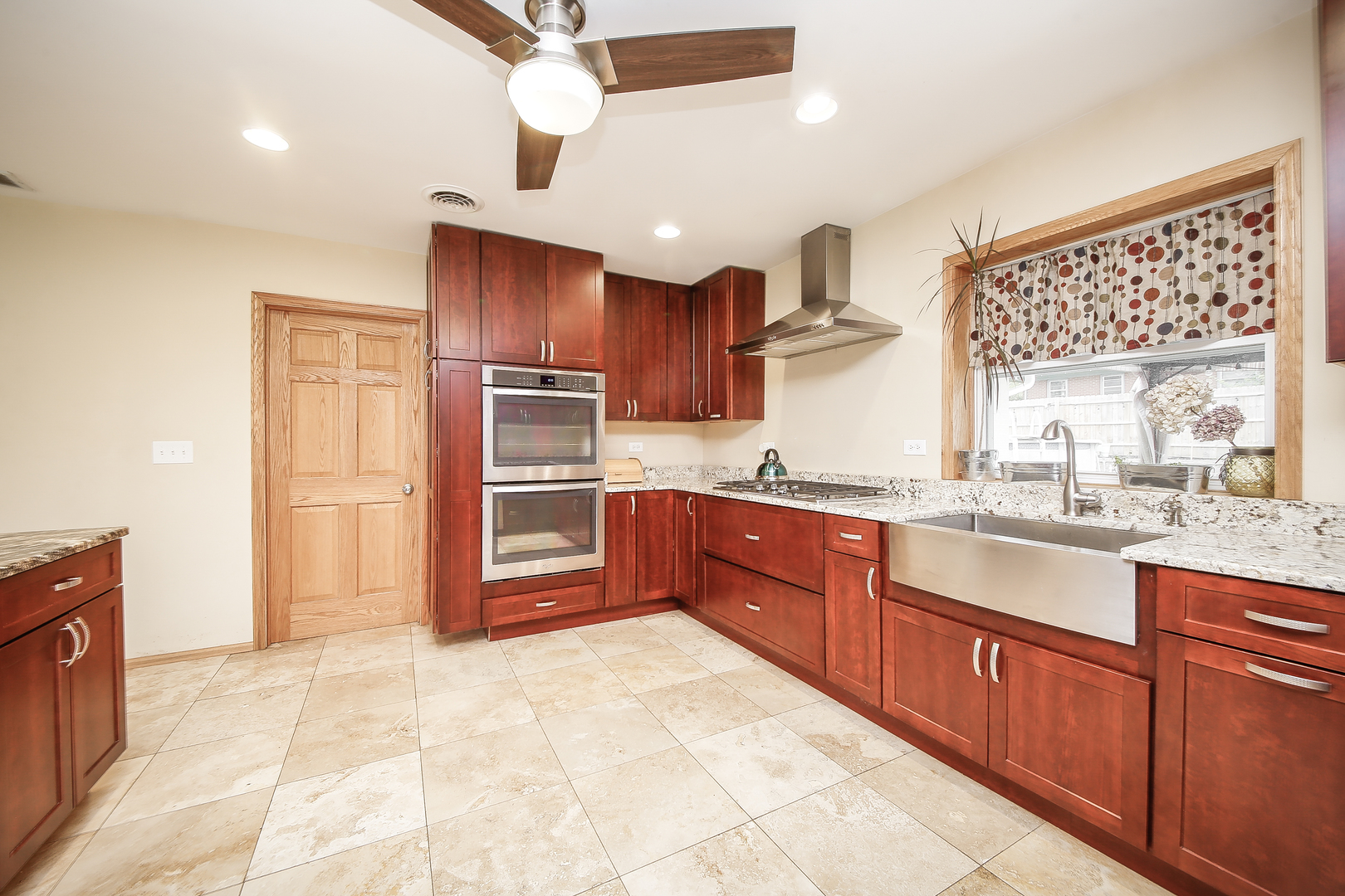 706 South Gables Boulevard Wheaton, IL 60189 - Photo 11 of 25