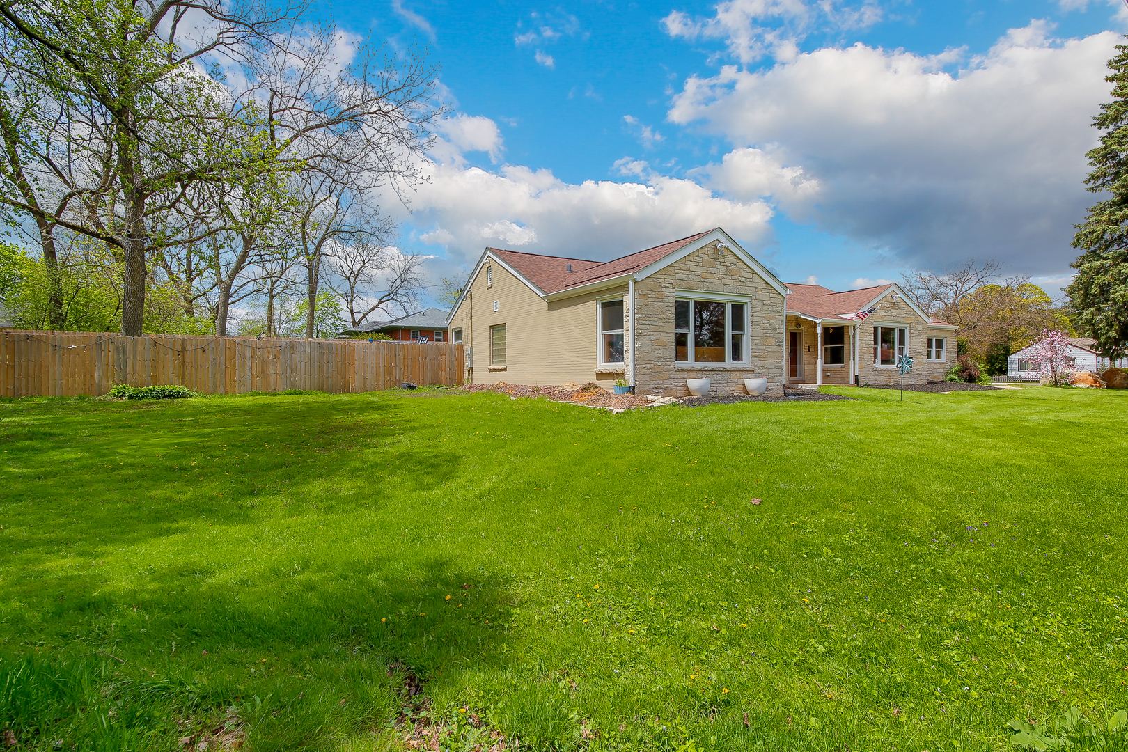 706 South Gables Boulevard Wheaton, IL 60189 - Photo 4 of 25