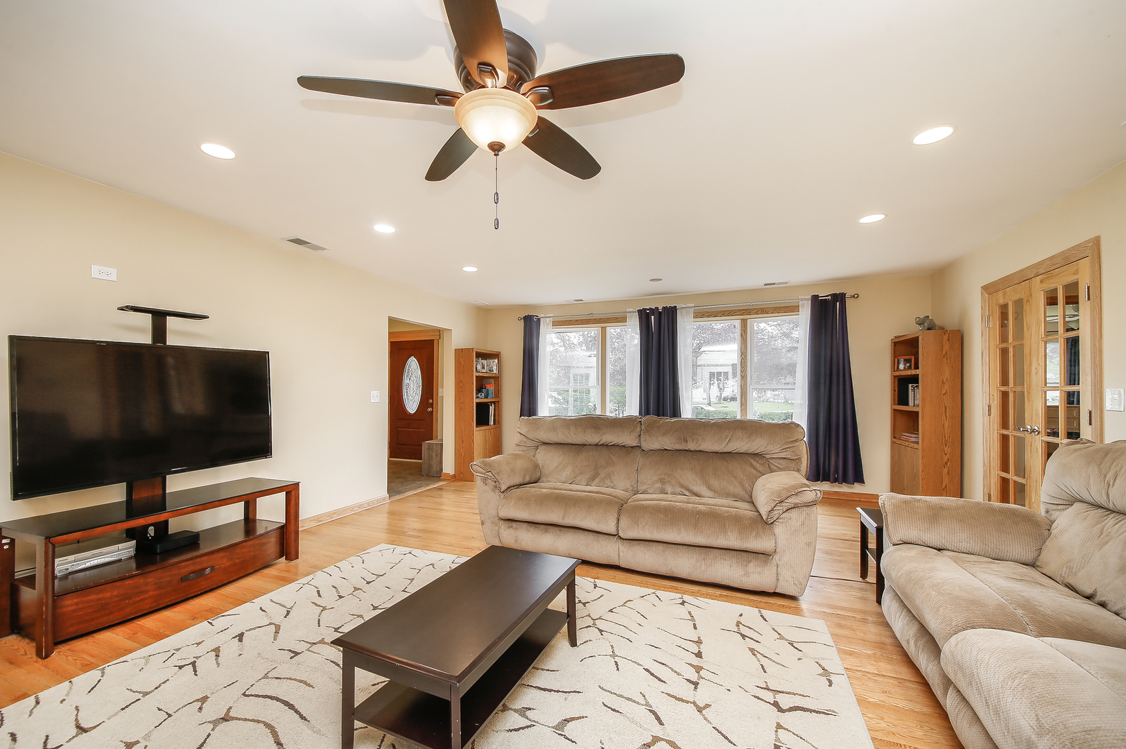 706 South Gables Boulevard Wheaton, IL 60189 - Photo 7 of 25