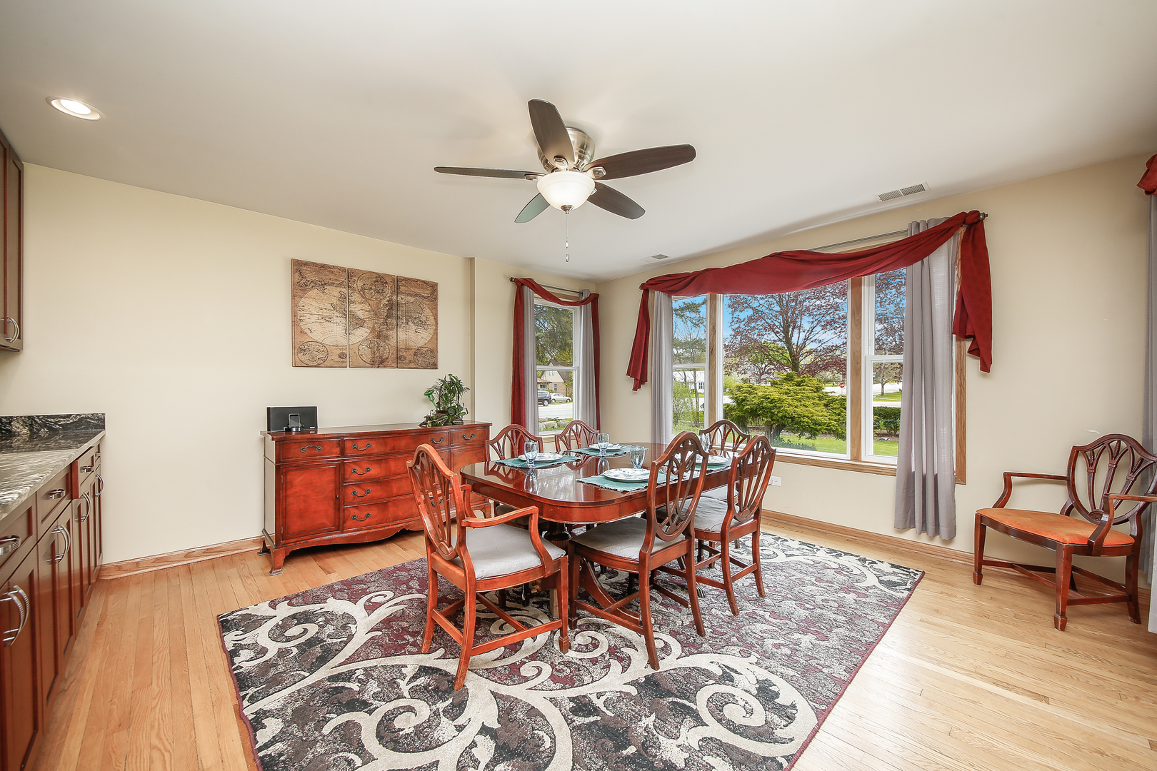 706 South Gables Boulevard Wheaton, IL 60189 - Photo 8 of 25